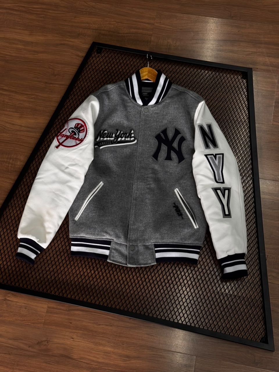 JAQUETA NEW YORK YANKEES TAM:GG LÃ BATIDA E COURO (PRODUTO IMPORTADO)