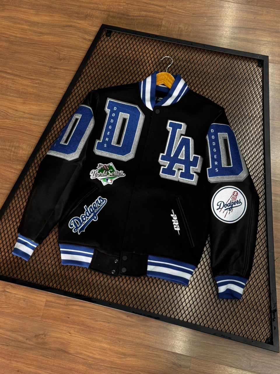 JAQUETA LOS ANGELES DODGERS TAM:GG LÃ BATIDA E COURO (PRODUTO IMPORTADO)
