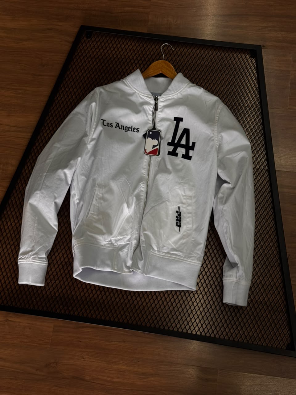 JAQUETA LOS ANGELES DODGERS TAM:P REVERSÍVEL (PRODUTO IMPORTADO)