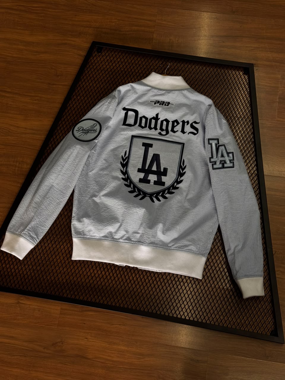 JAQUETA LOS ANGELES DODGERS TAM:P REVERSÍVEL (PRODUTO IMPORTADO) - Imagem 3