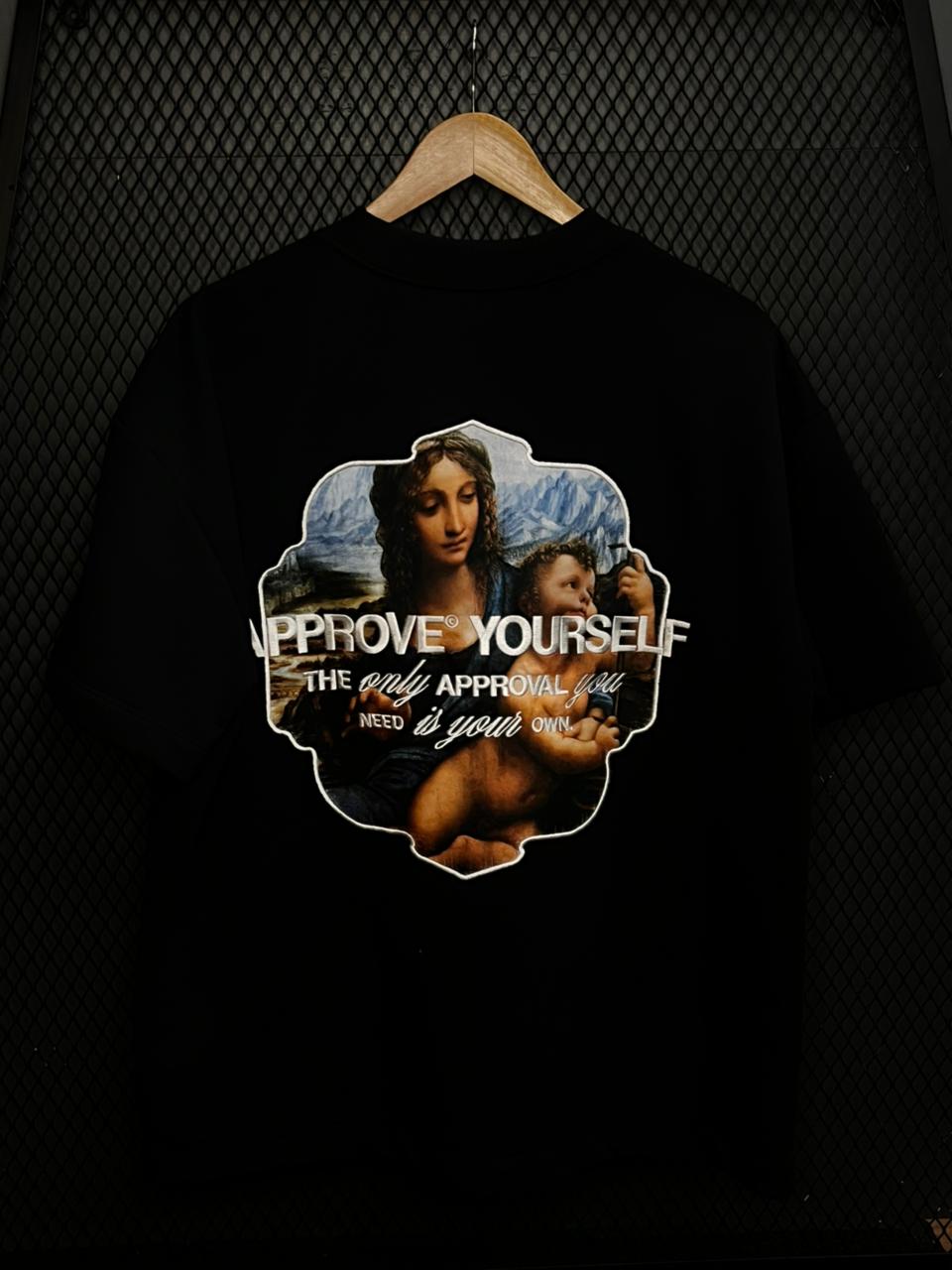 CAMISETA HUGE APPROVE MADONA PRETA TAM: M