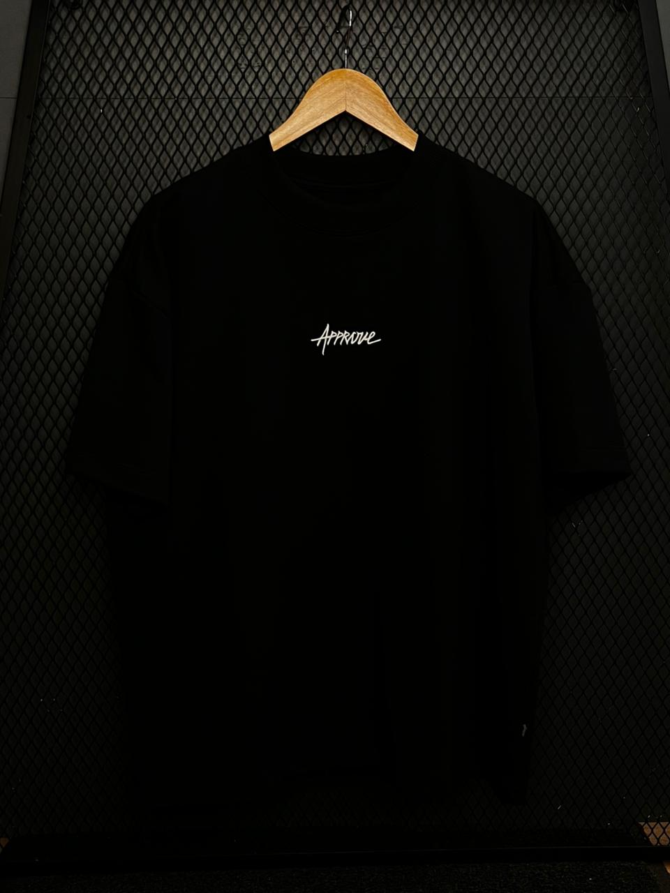 CAMISETA HUGE APPROVE MADONA PRETA TAM: M - Imagem 2