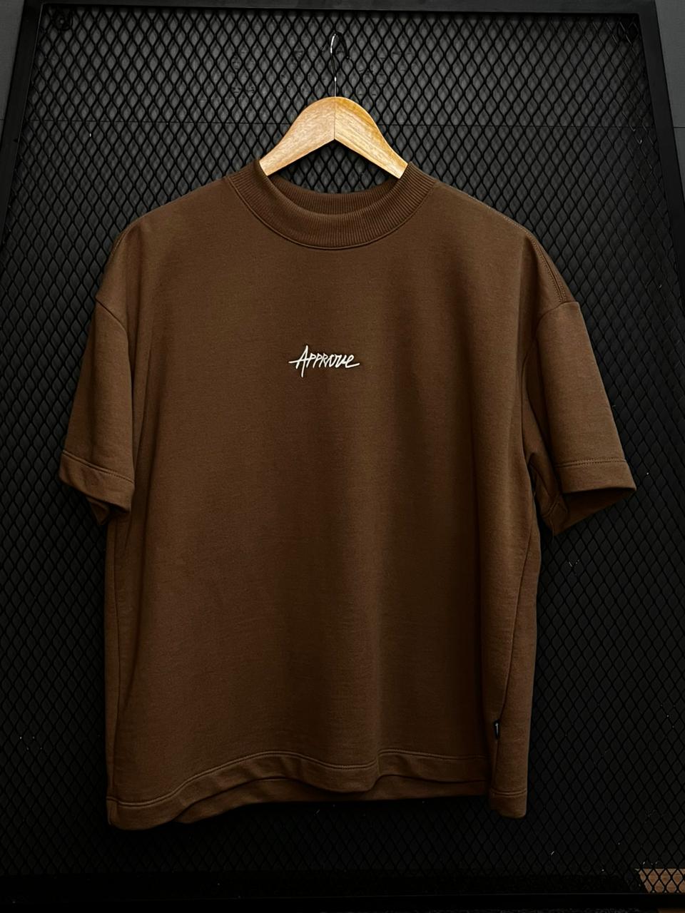 CAMISETA HUGE APPROVE MADONA MARROM TAM M